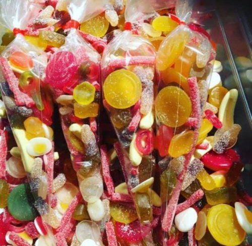 oranje-roze snoepzakjes