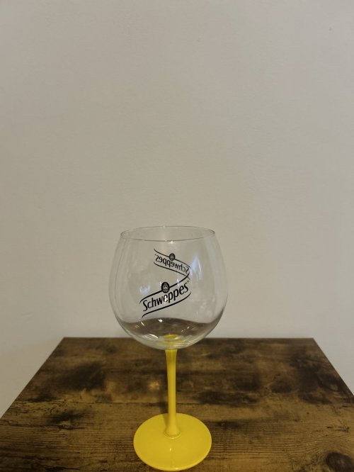 Schweppes gin glas